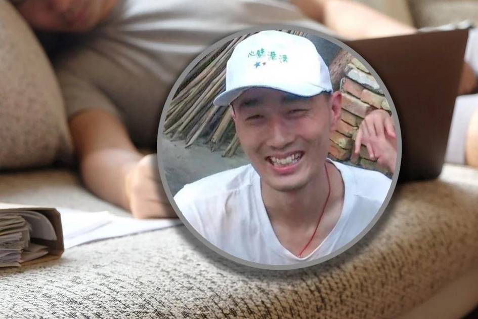 Xitoyda muntazam ortiqcha ishlagan erkak vafot etdi